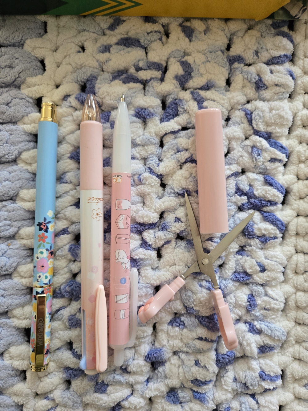 Markers & Assorted Colorful Pens Set - Picture 4 of 6